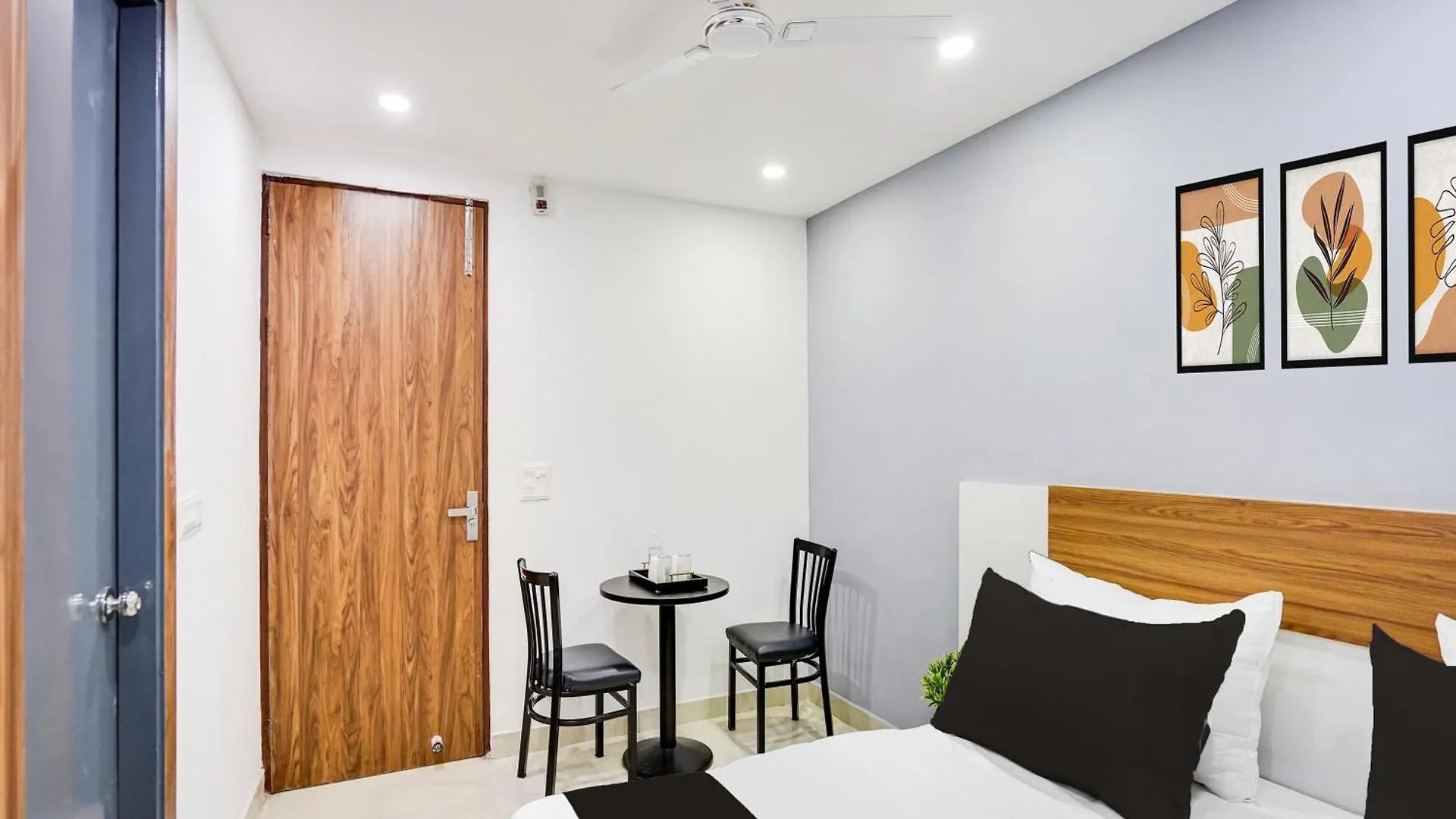 Super Townhouse Morden Town Hotel Delhi  3*, Delhi (National Capital Territory of India) India